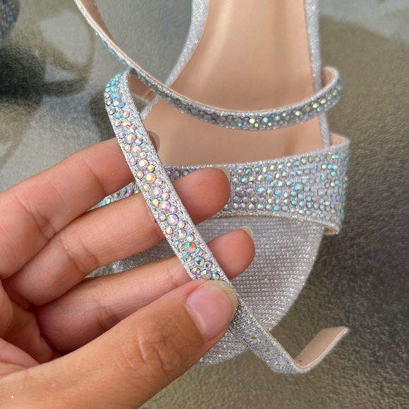 Silver, Sparkle wedding heel. Size 5.5 - Picture 3 of 4